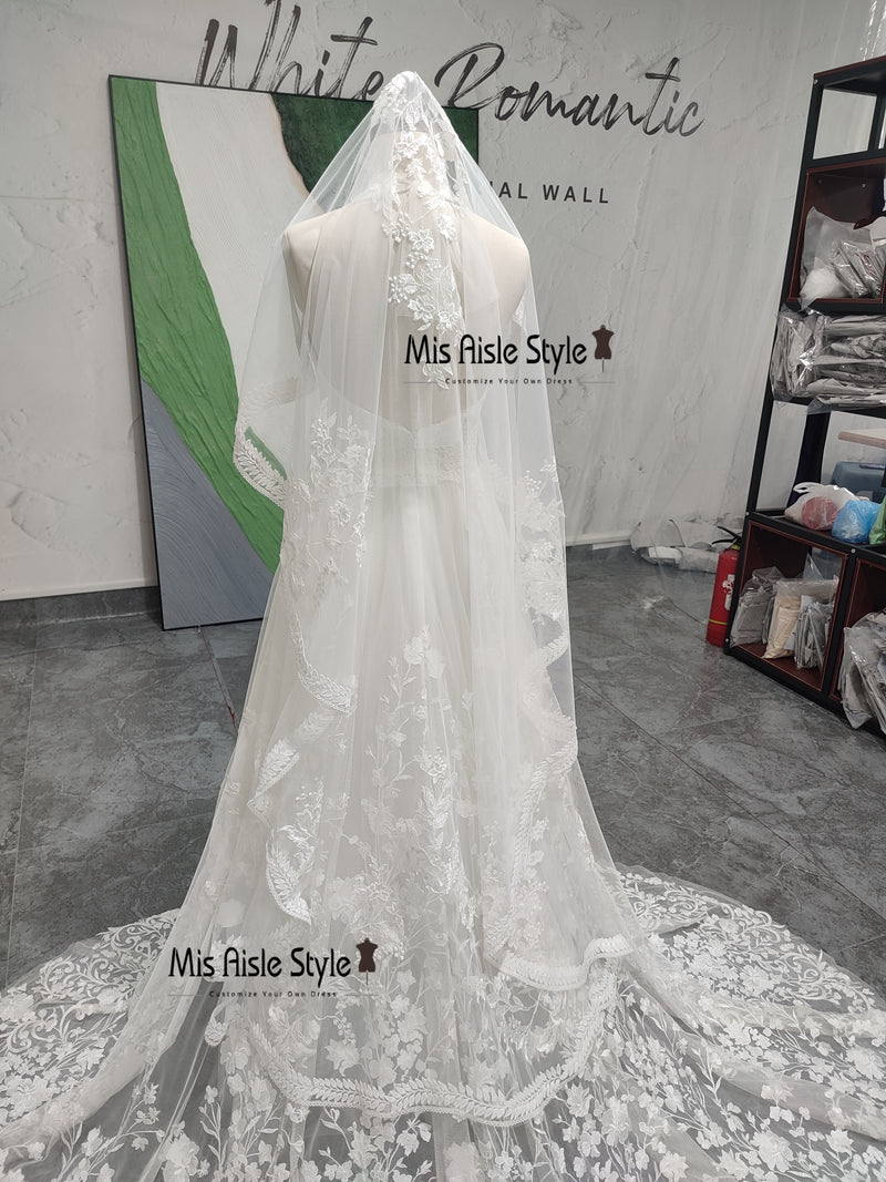 Halter Neckline Lace Wedding Dress With Veil