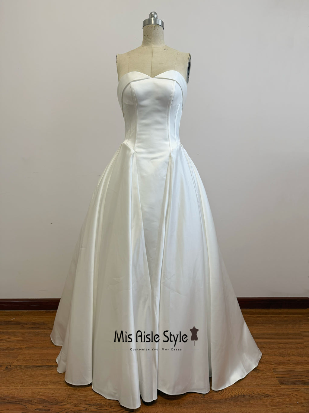Simple Strapless Outdoor Wedding Dress