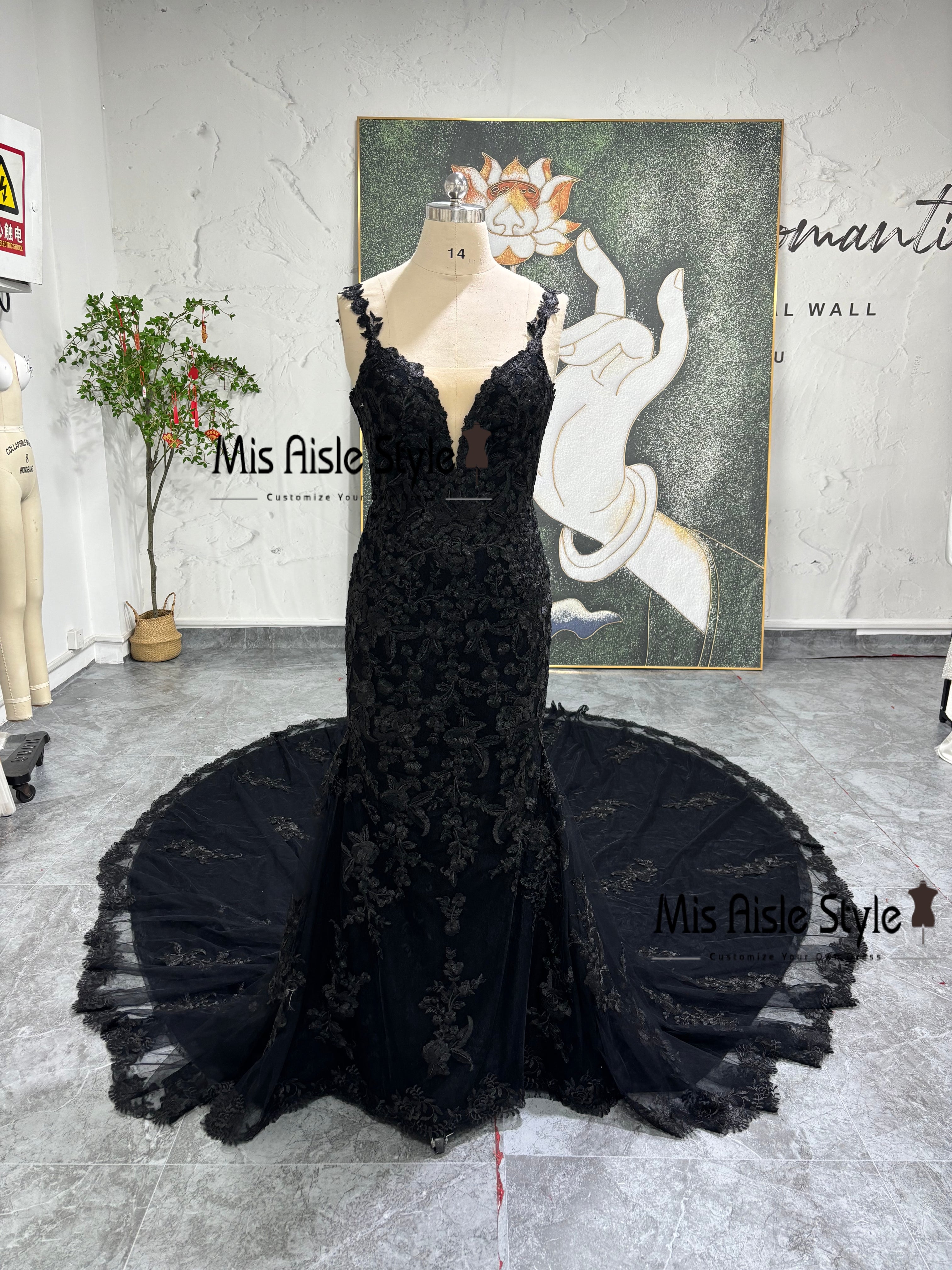 Mermai Sleeveless Black Lace Wedding Dress misaislestyle Mermai Sleeveless Black Lace Wedding Dress misaislestyle