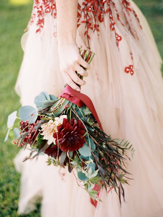 Vintage V-back Red Flowers Wedding Dress