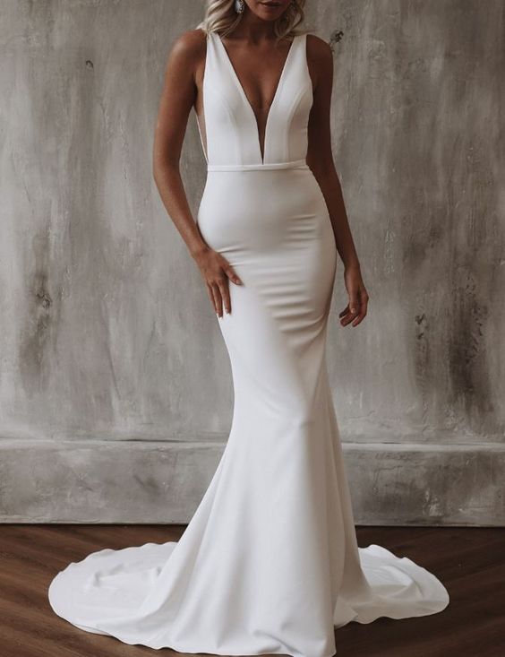 Sexy Low V-neckline Fitted Wedding Dress – misaislestyle